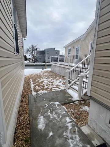 $539,000 | 817 Ocean Street, Lindenhurst, NY 11757