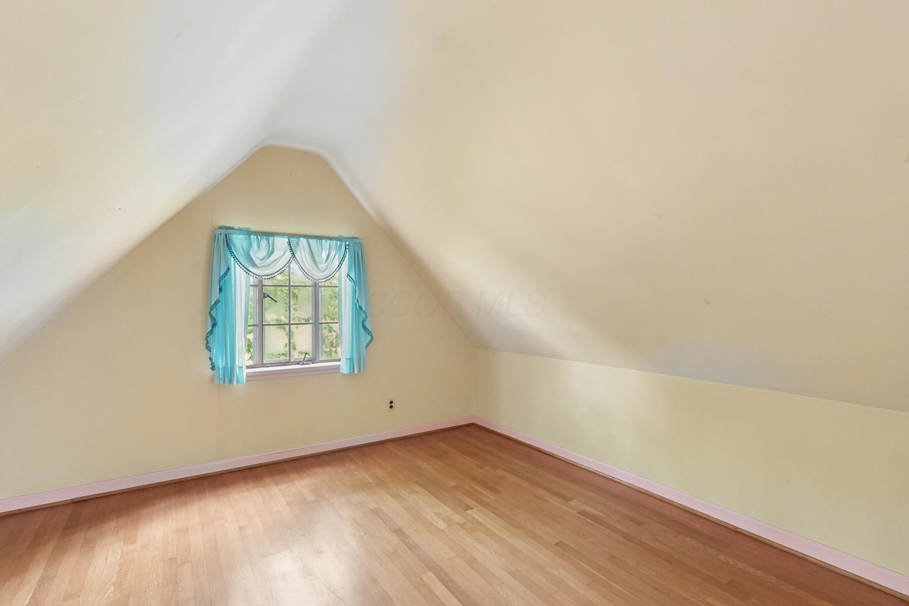 2050 Upper Chelsea Road Columbus, OH 43221 - Photo 34 of 62