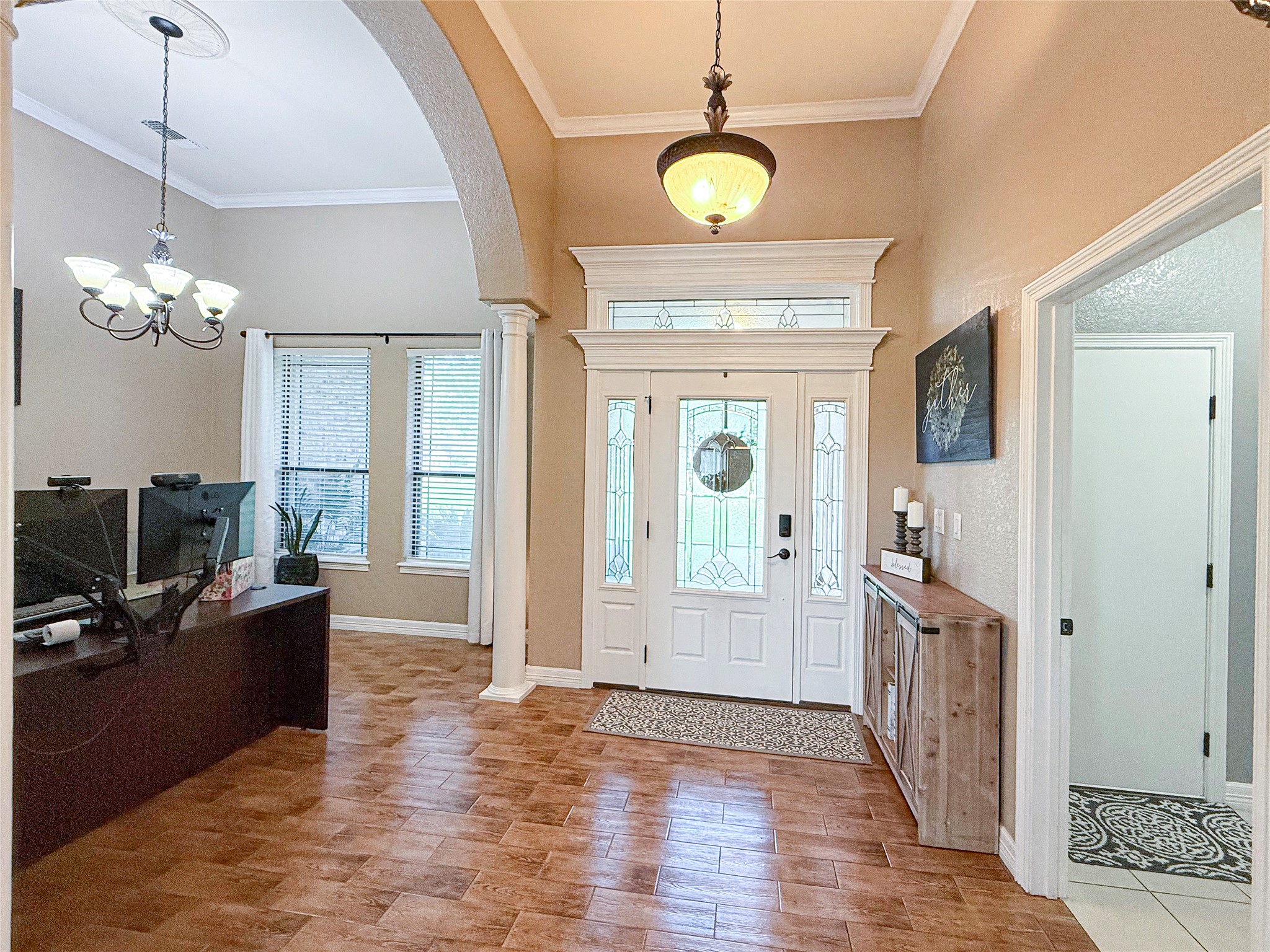 807 Mill Road Angleton, TX 77515 - Photo 8 of 46 Beautiful architectural details and crown molding create a warm welcome.