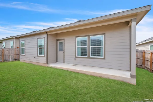 a view of front of a house with a yard