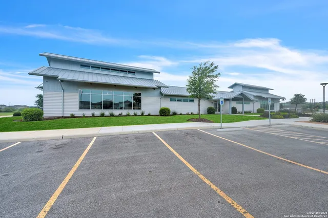 a view of a house with a yard and plants