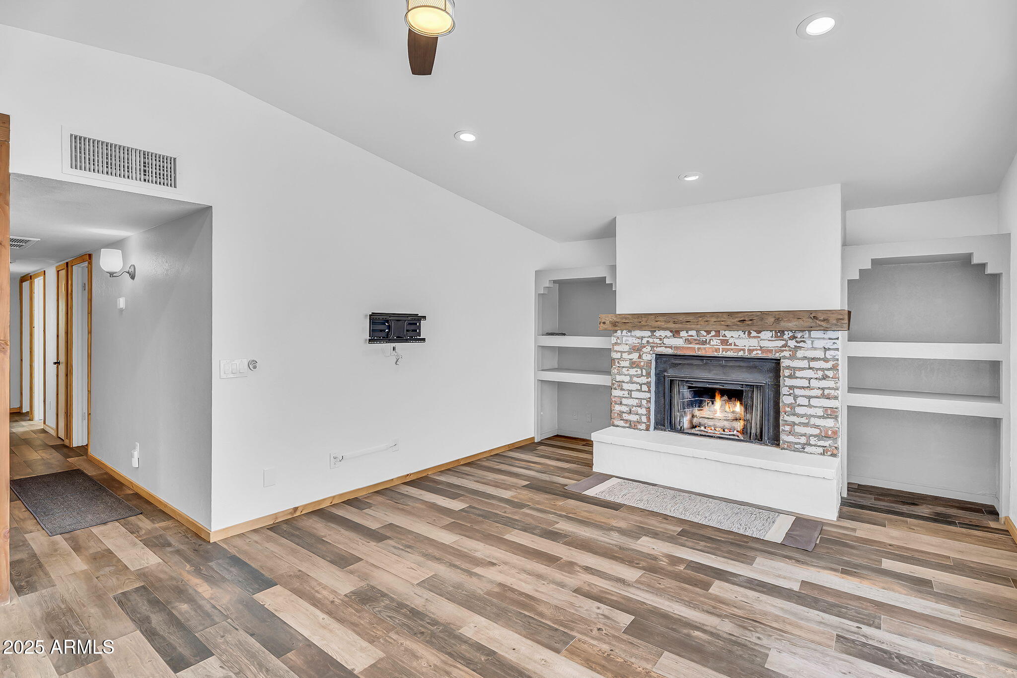 723 West 5th Avenue Apache Junction, AZ 85120 - Photo 11 of 32 Living Room