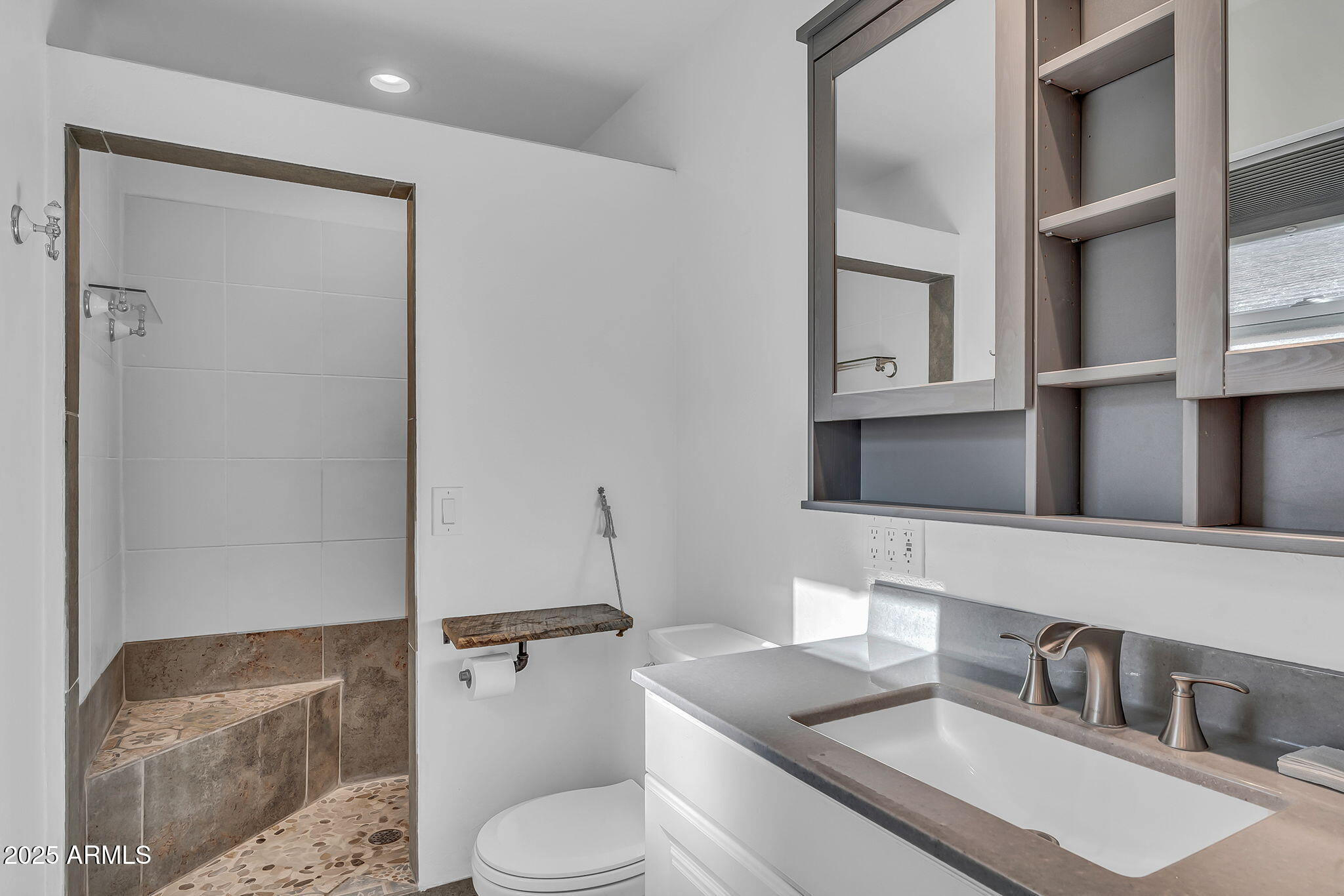 723 West 5th Avenue Apache Junction, AZ 85120 - Photo 19 of 32 Bathroom