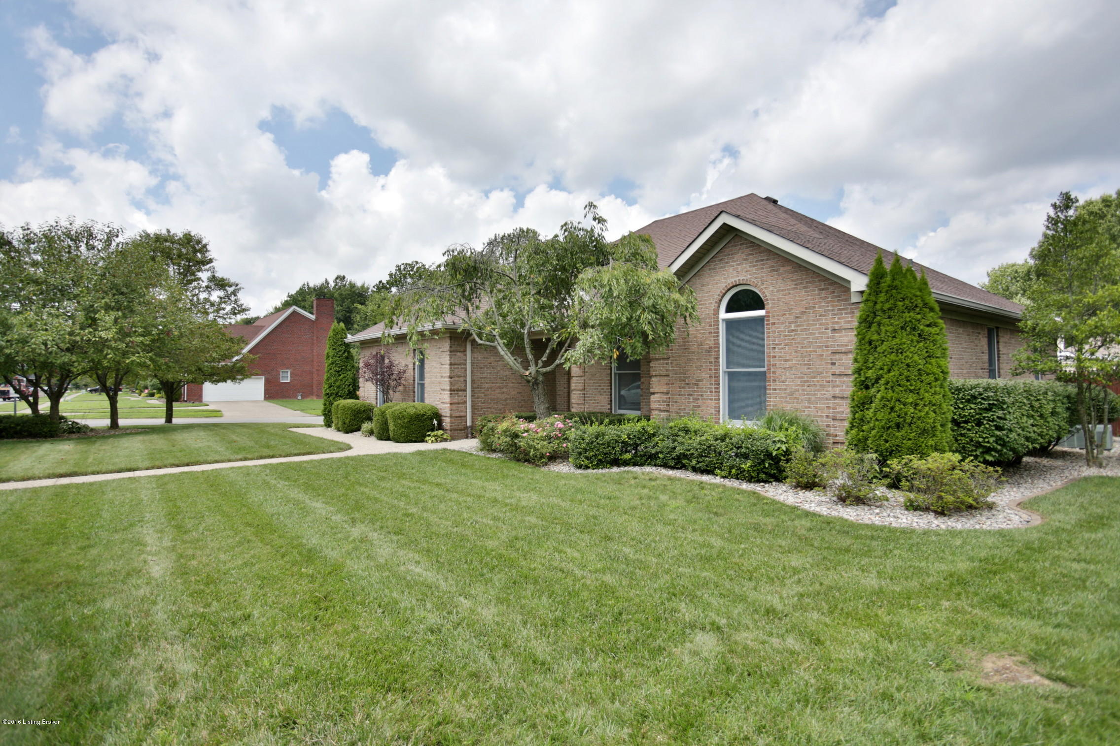 10528 Edgewater Road Louisville, KY 40223 - Photo 10 of 40 10