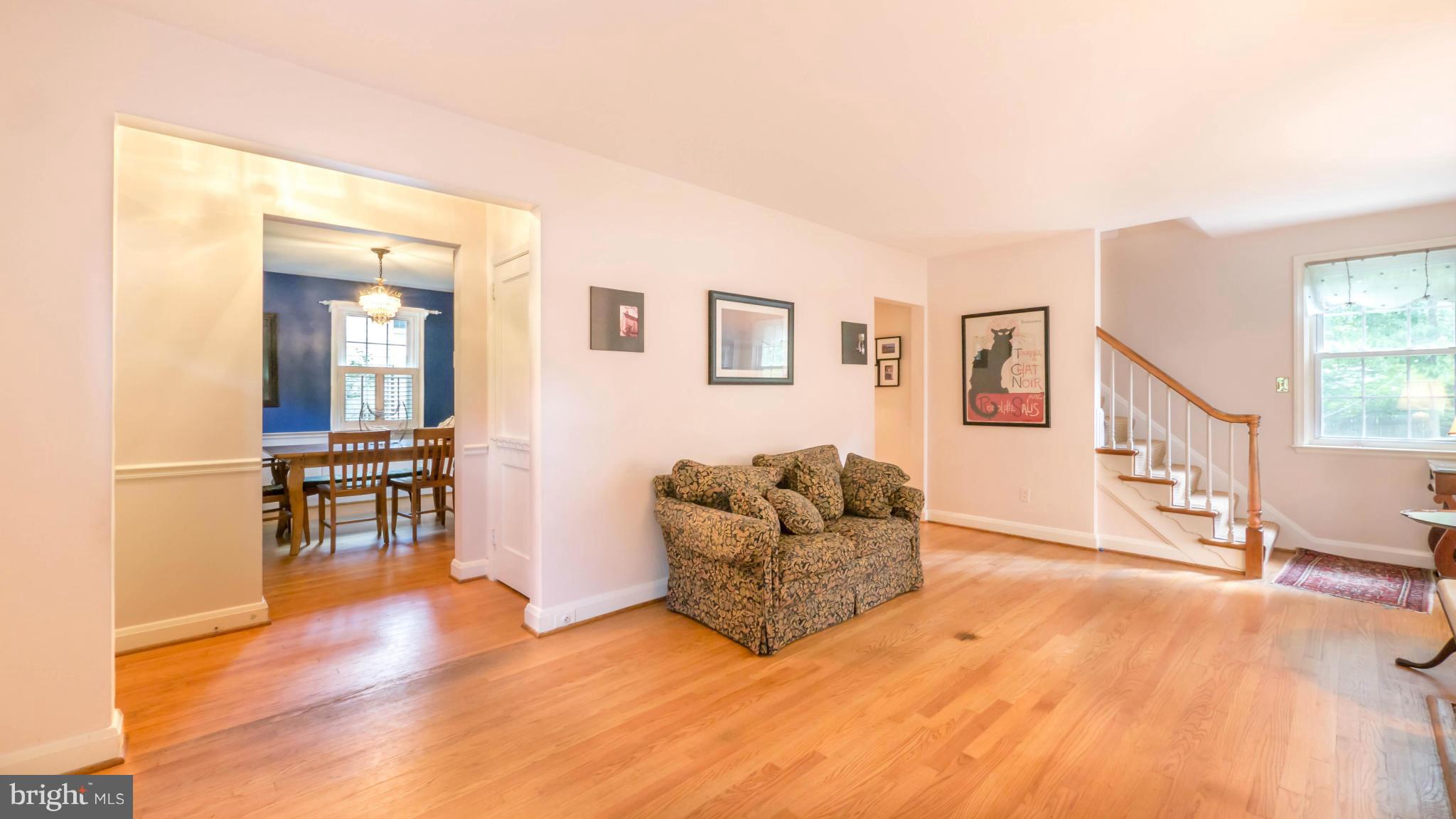 645 Sussex Road Baltimore, MD 21286 - Photo 11 of 30 Living Room