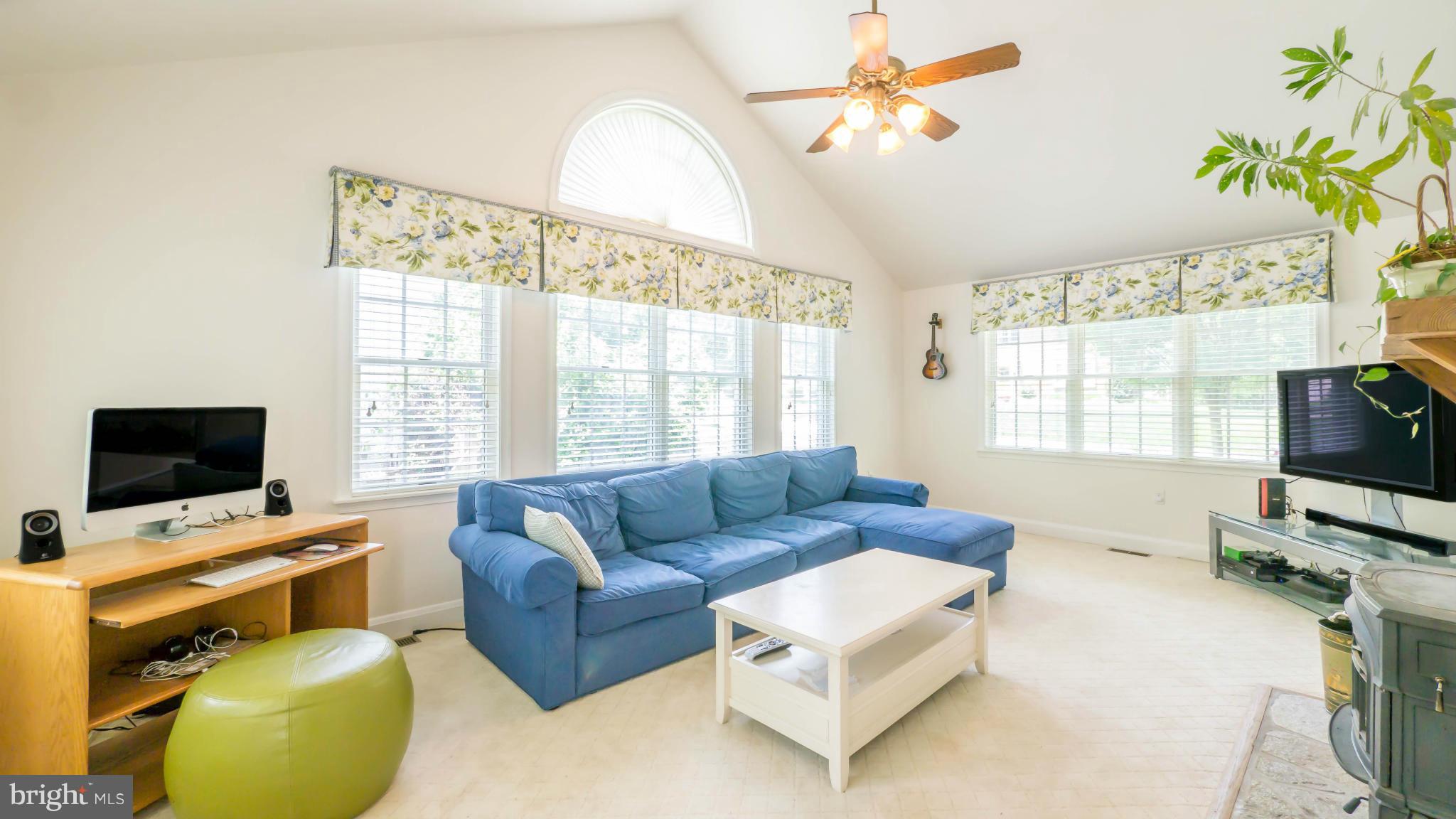 645 Sussex Road Baltimore, MD 21286 - Photo 12 of 30 Family Room