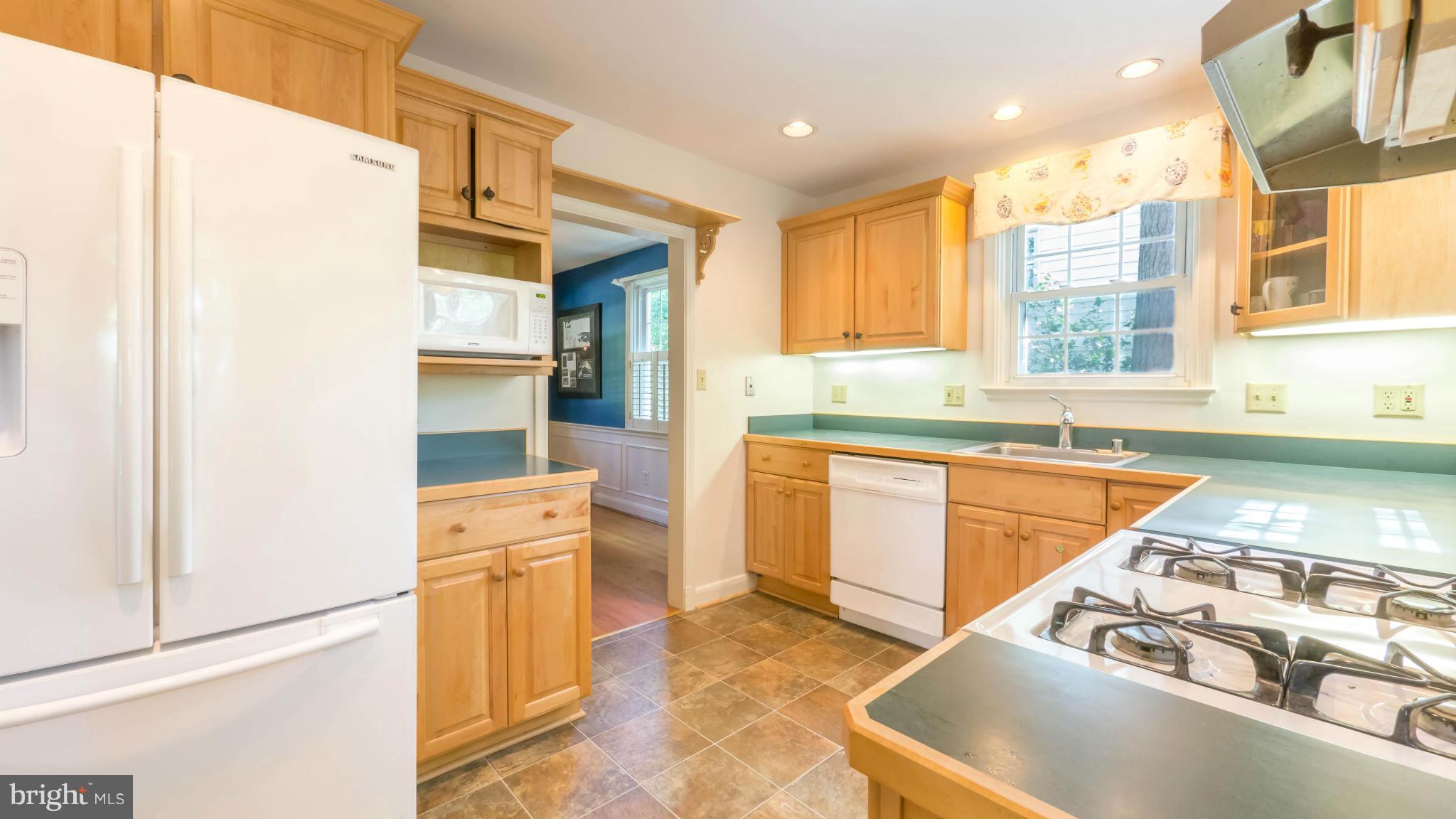 645 Sussex Road Baltimore, MD 21286 - Photo 7 of 30 Kitchen