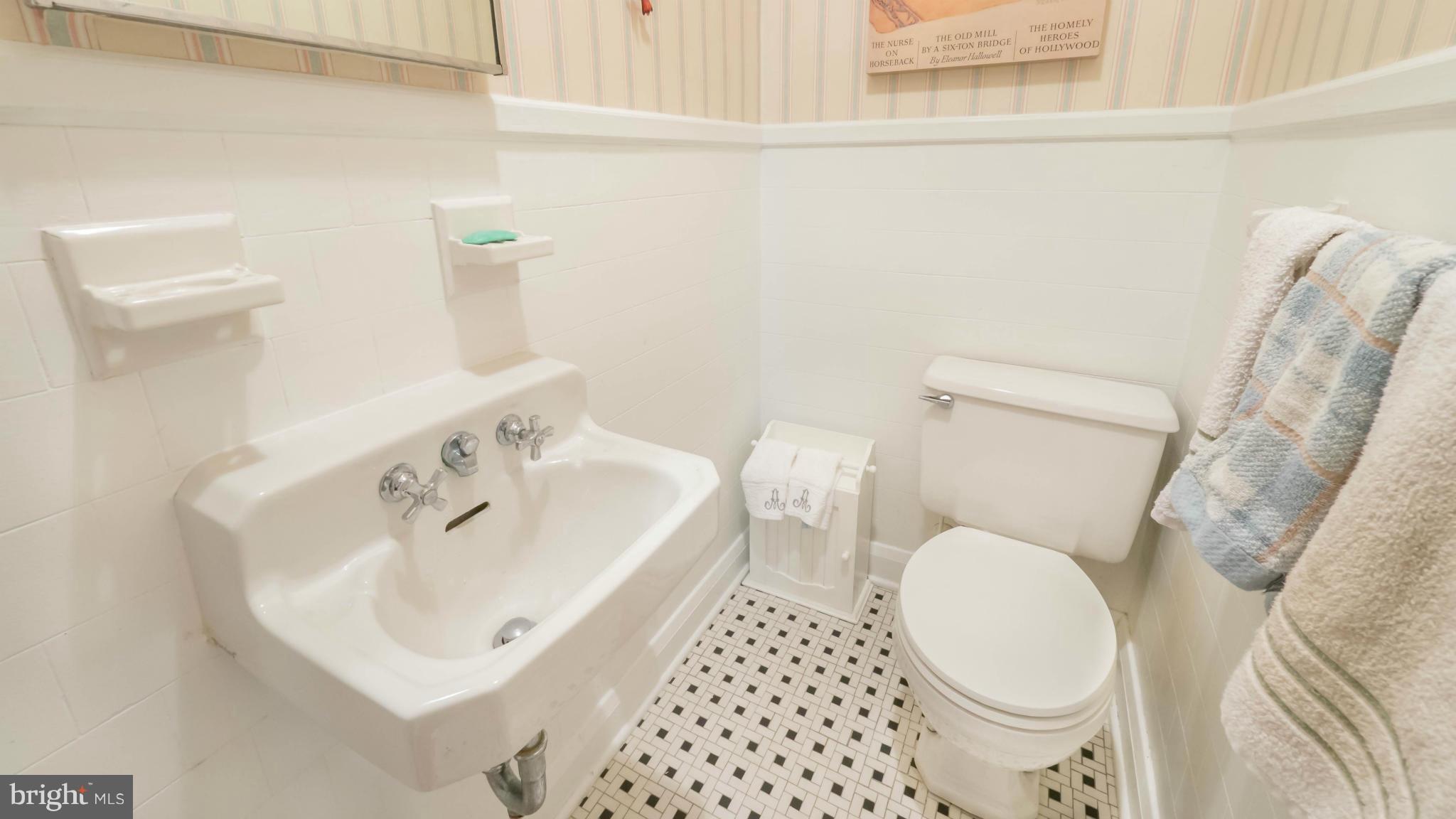 645 Sussex Road Baltimore, MD 21286 - Photo 9 of 30 Bath