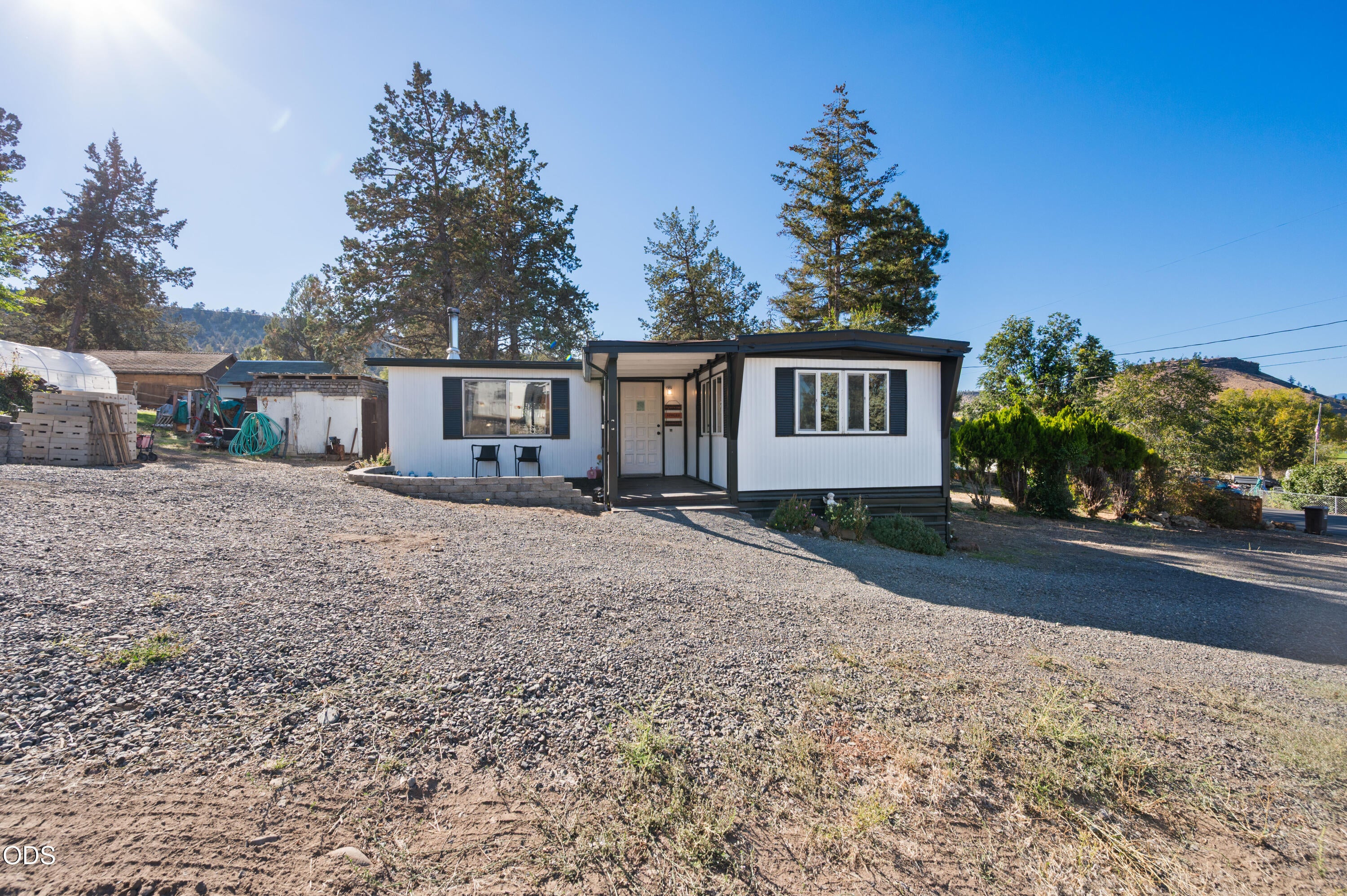996 Southwest Crestview Road Prineville, OR 97754 - Photo 4 of 36 Gallery Image 4