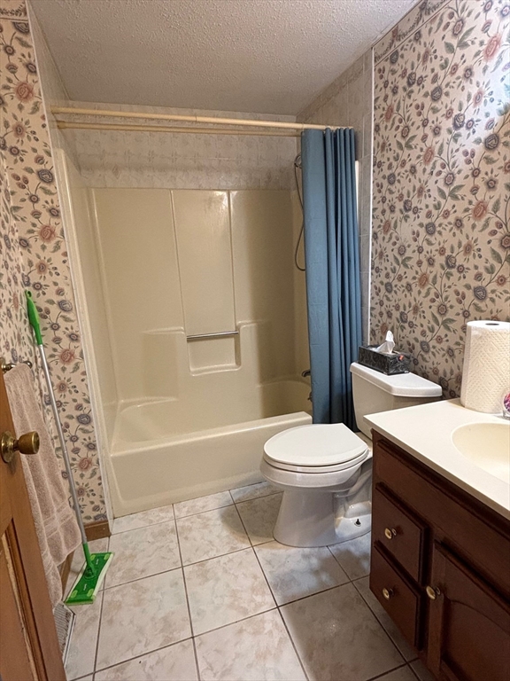 241 Broadway Road, Unit 53 Dracut, MA 01826 - Photo 11 of 24 a bathroom with a toilet a sink and bathtub