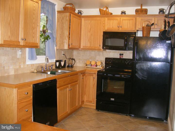 109 Kenhorst Boulevard Reading, PA 19607 - Photo 4 of 21 Gallery Image 4