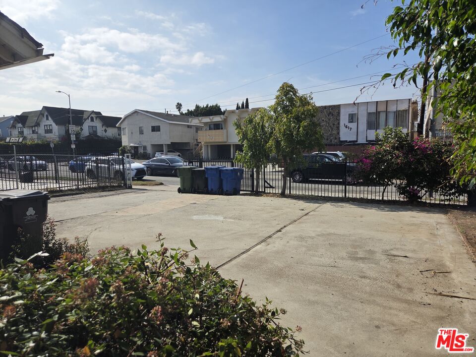 1612 Arlington Avenue Los Angeles, CA 90019 - Photo 2 of 24 a view of a street with houses