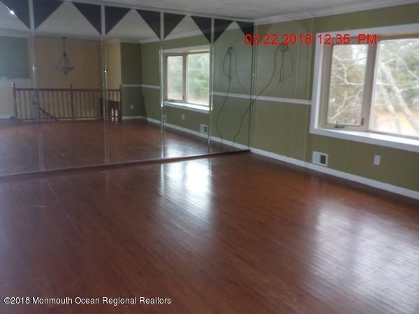 71 Sunnyside Road Howell, NJ 07731 - Photo 11 of 24 100_timestamp