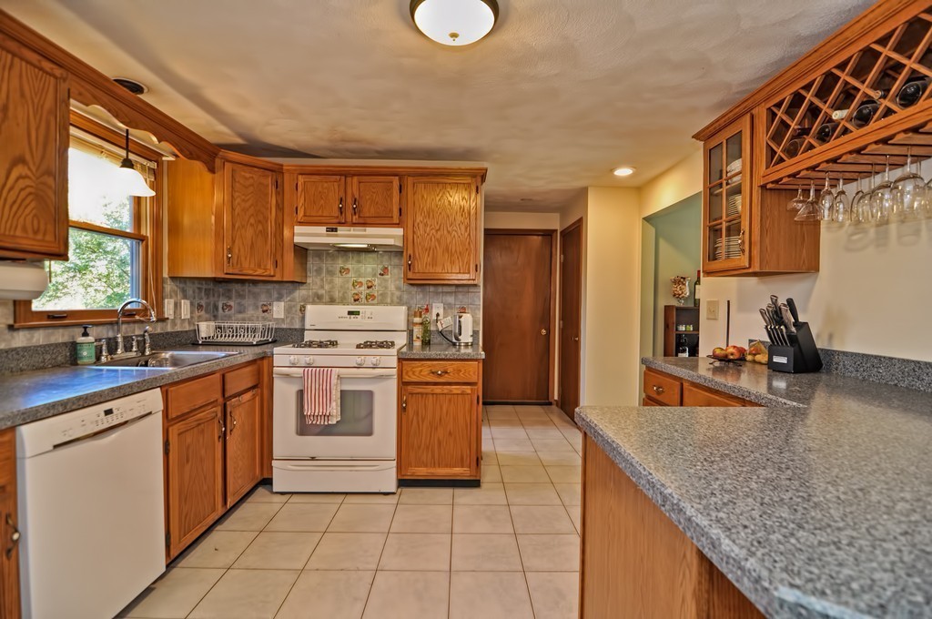 7 Moran Road Billerica, MA 01862 - Photo 3 of 27 Gallery Image 3