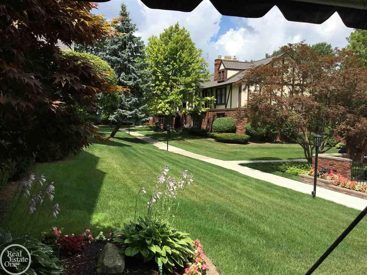 1750 Vernier Road, Unit 20 Grosse Pointe, MI 48236 - Photo 20 of 25 31399424-19.JPG
