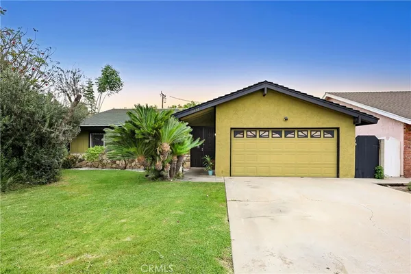 a view of an house with backyard space and garden