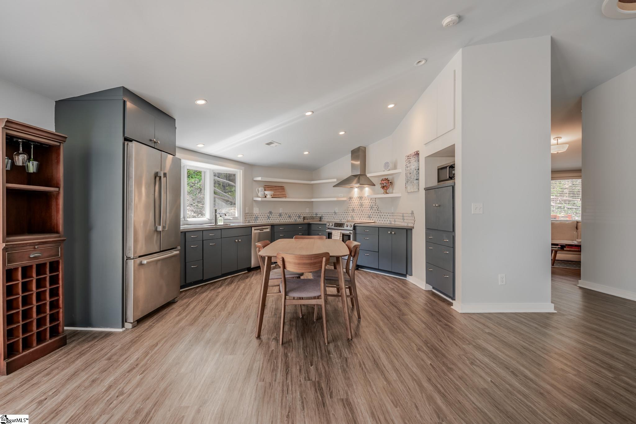 112 Scarlett Street Greenville, SC 29607 - Photo 3 of 27