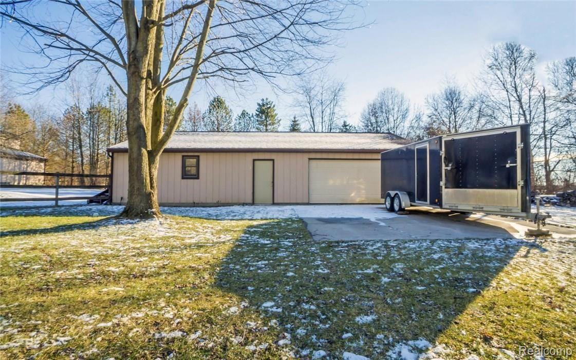 980 North Kellogg Road Howell, MI 48843 - Photo 13 of 17 23-photo-web-1680x1050-380600.jpg