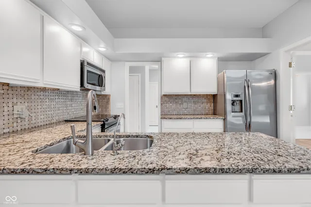 $655,000 | 958 Tamarack Cir N Drive, Indianapolis, IN 46260