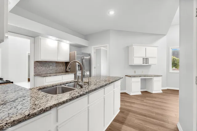 $655,000 | 958 Tamarack Cir N Drive, Indianapolis, IN 46260