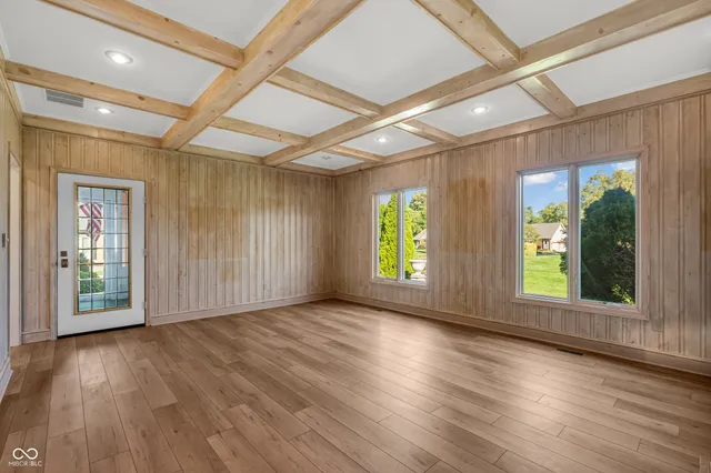 $655,000 | 958 Tamarack Cir N Drive, Indianapolis, IN 46260