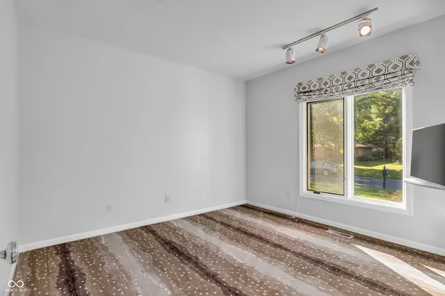 $655,000 | 958 Tamarack Cir N Drive, Indianapolis, IN 46260