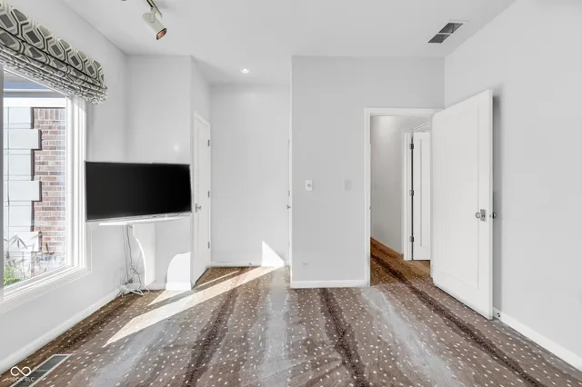 $655,000 | 958 Tamarack Cir N Drive, Indianapolis, IN 46260