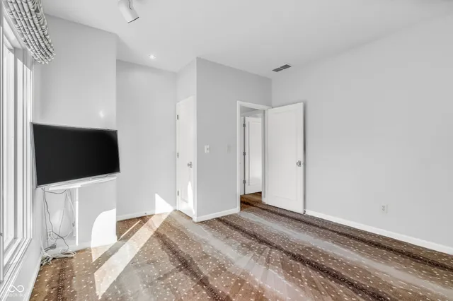 $655,000 | 958 Tamarack Cir N Drive, Indianapolis, IN 46260