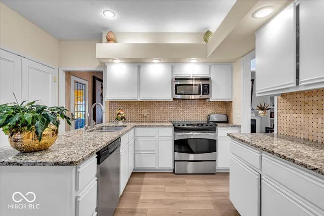 $655,000 | 958 Tamarack Cir N Drive, Indianapolis, IN 46260