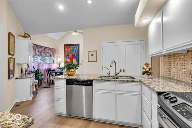 $655,000 | 958 Tamarack Cir N Drive, Indianapolis, IN 46260