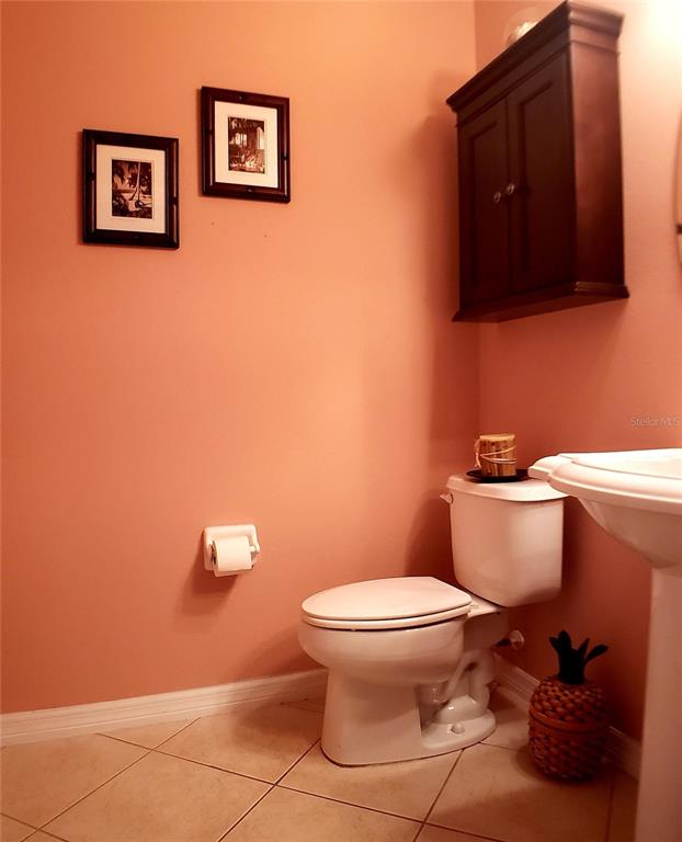 5662 Whitehead Street Bradenton, FL 34203 - Photo 44 of 51 a bathroom with a toilet and a sink