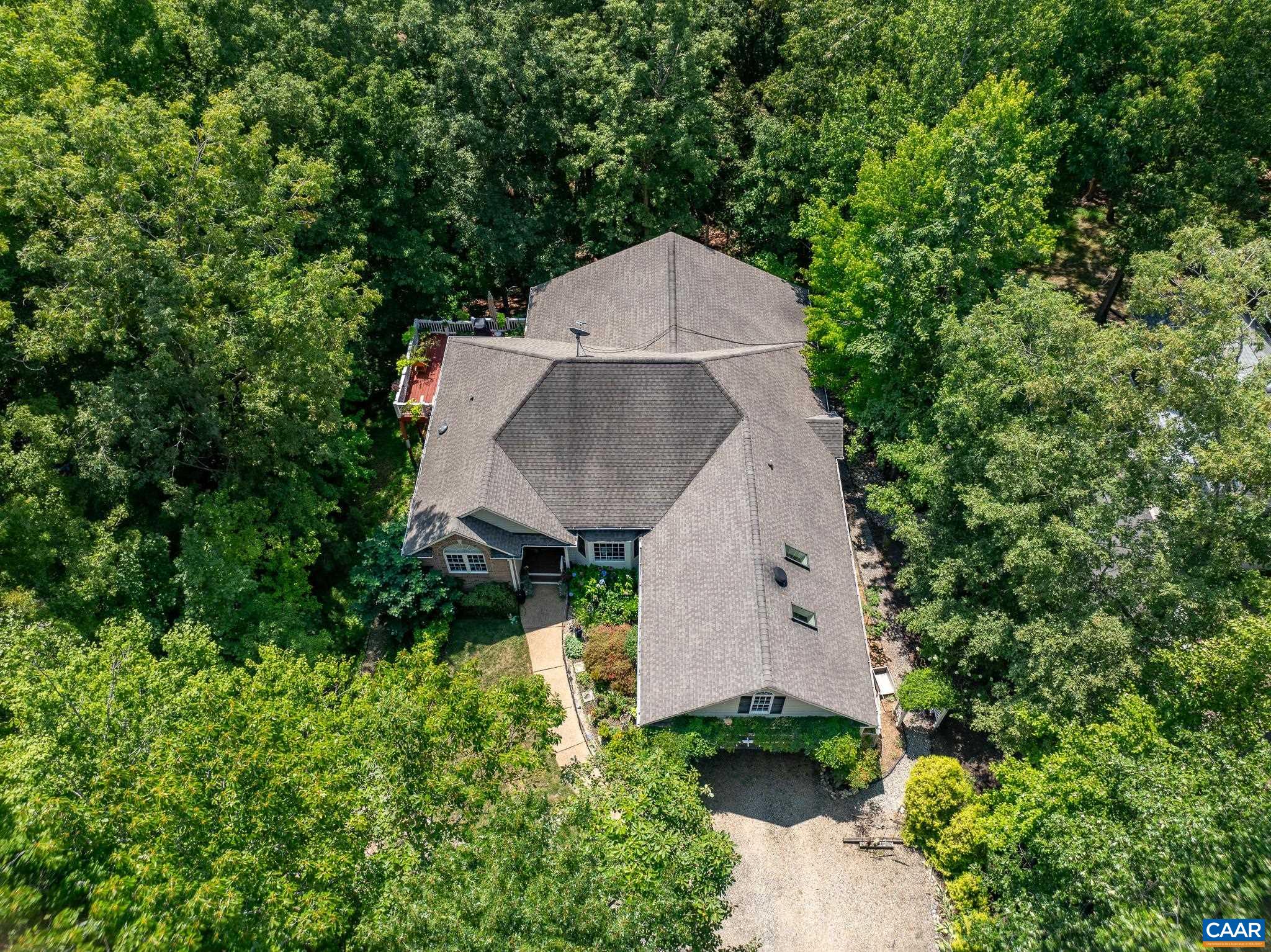 9 Hawks Place Palmyra, VA 22963 - Photo 59 of 63 an aerial view of a house with a yard and trees