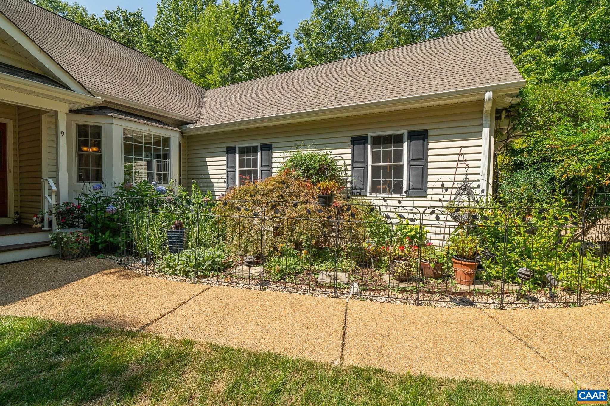 9 Hawks Place Palmyra, VA 22963 - Photo 6 of 63 a view of house with yard