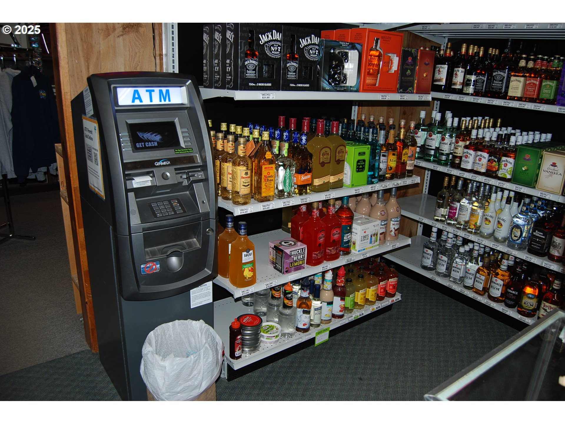 150 Mill Street Sumpter, OR 97877 - Photo 27 of 47 a room with lots of different kinds of flowers