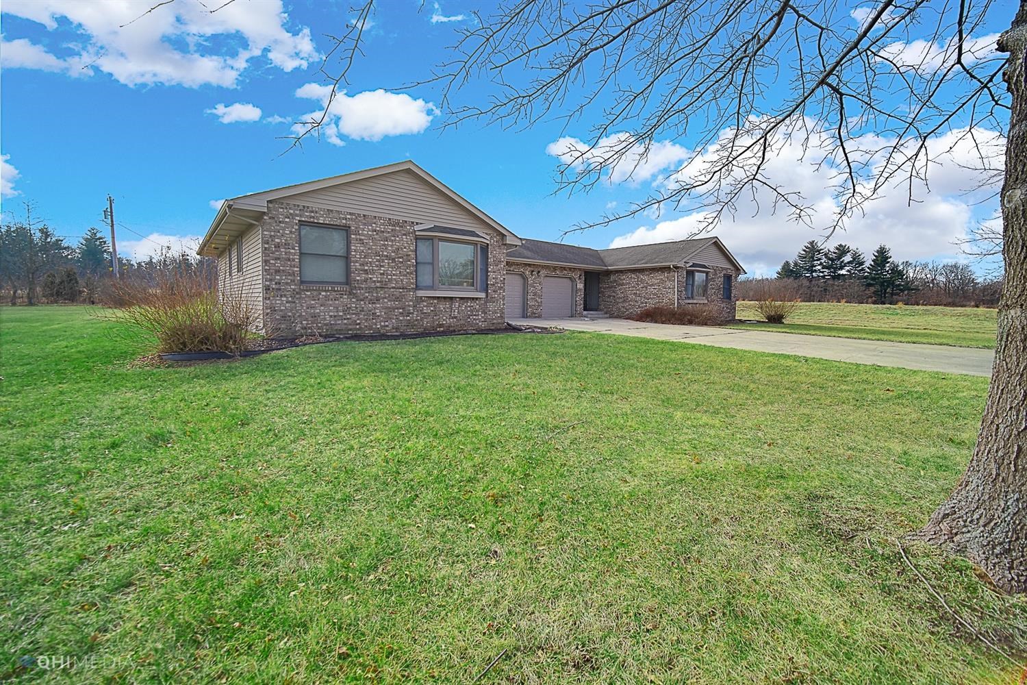 935 8th Place Southwest De Motte, IN 46310 - Photo 2 of 31 1500x1000