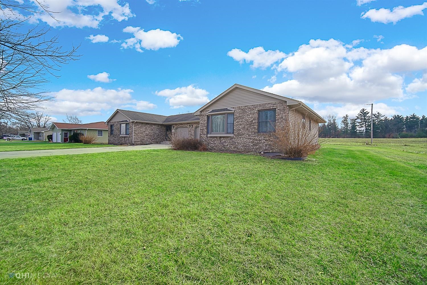 935 8th Place Southwest De Motte, IN 46310 - Photo 3 of 31 1500x1000