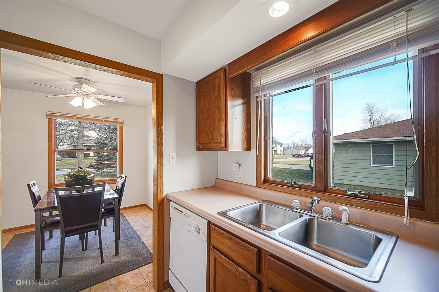 935 8th Place Southwest De Motte, IN 46310 - Photo 10 of 31 1500x1000