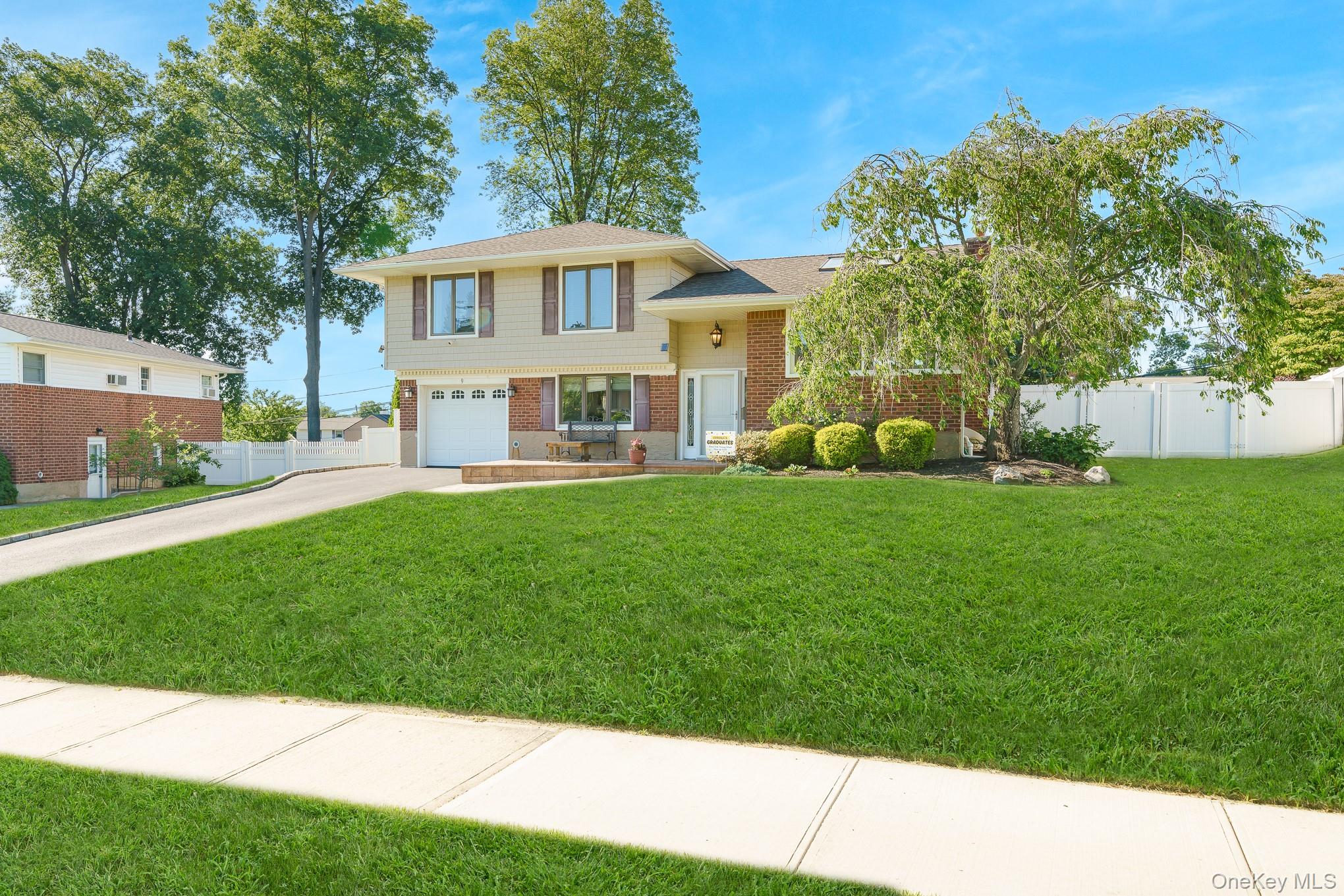 9 Wayne Place Commack, NY 11725 - Photo 2 of 36