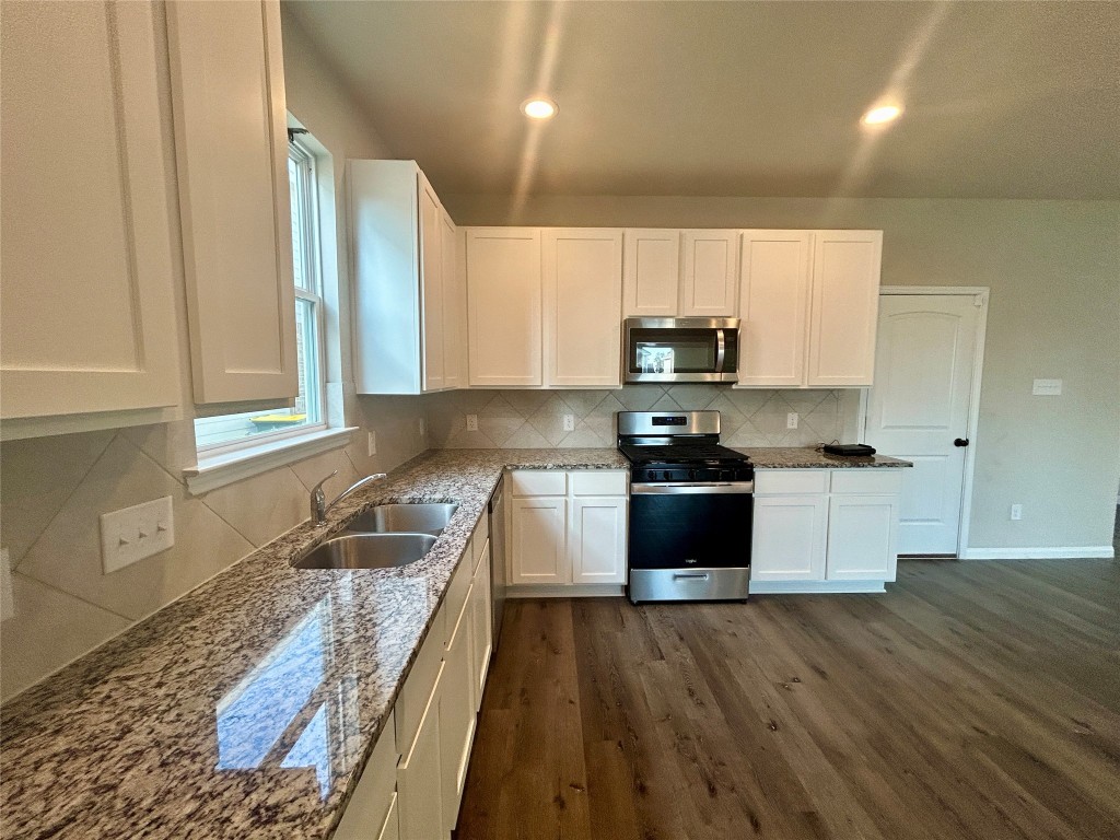 2831 Autumn Mist Lane Conroe, TX 77304 - Photo 11 of 27