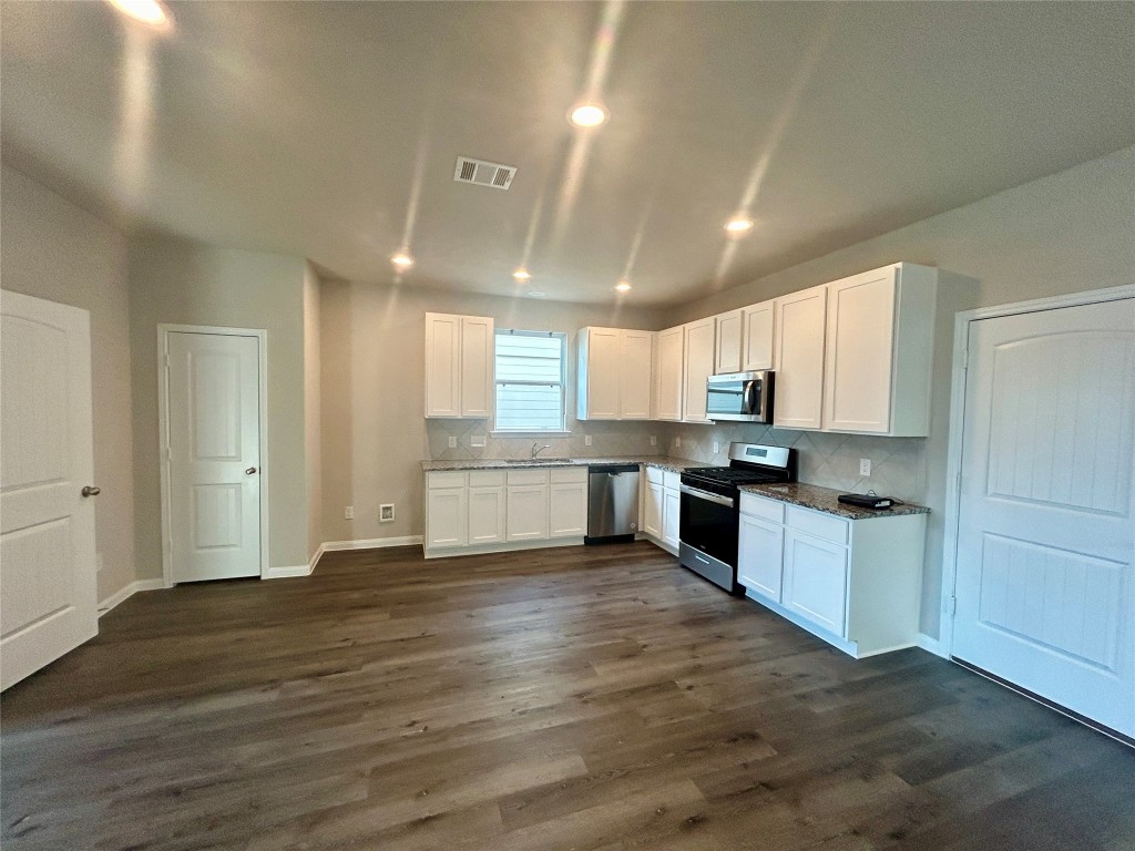 2831 Autumn Mist Lane Conroe, TX 77304 - Photo 7 of 27