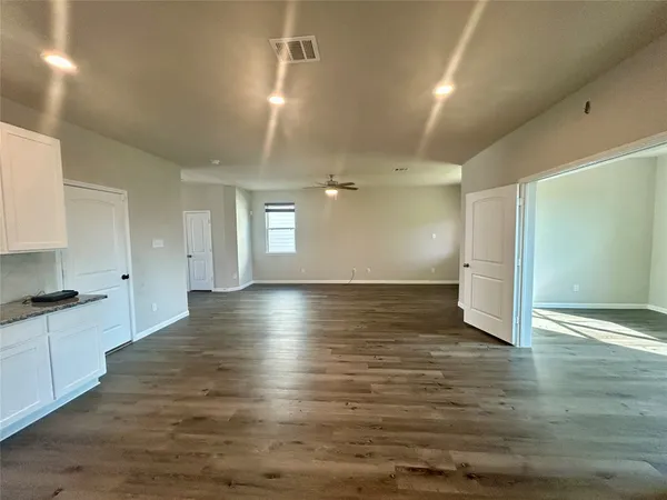 $2,000 | 2831 Autumn Mist Lane, Conroe, TX 77304