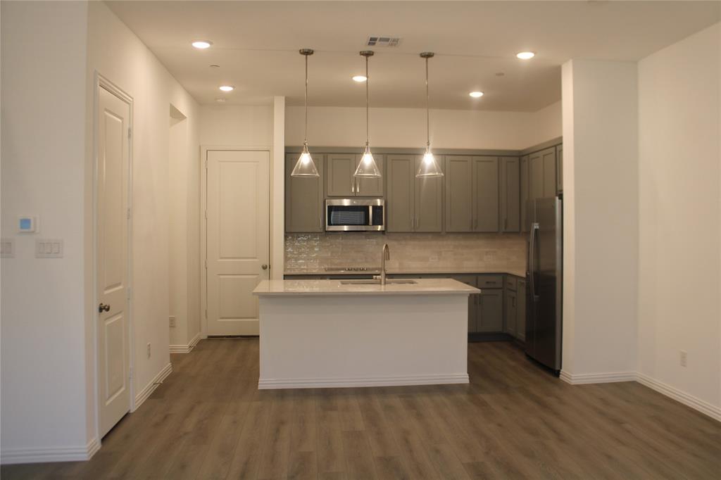 628 Blue Rdg Drive Mansfield, TX 76063 - Photo 3 of 18