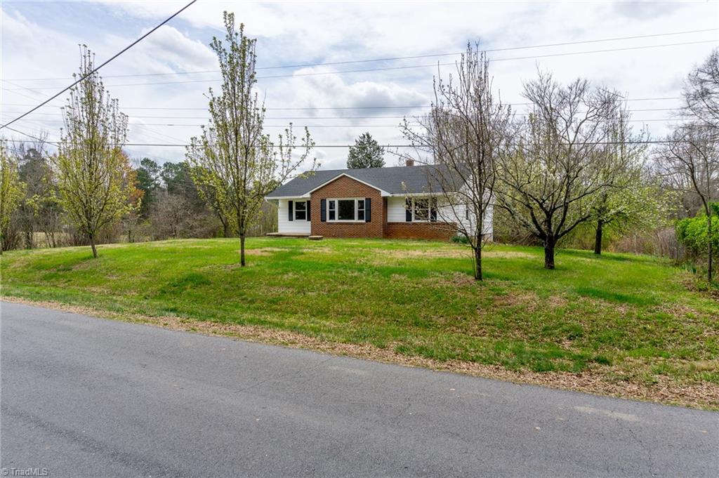 4232 Langden Road Winston-Salem, NC 27107 - Photo 4 of 29