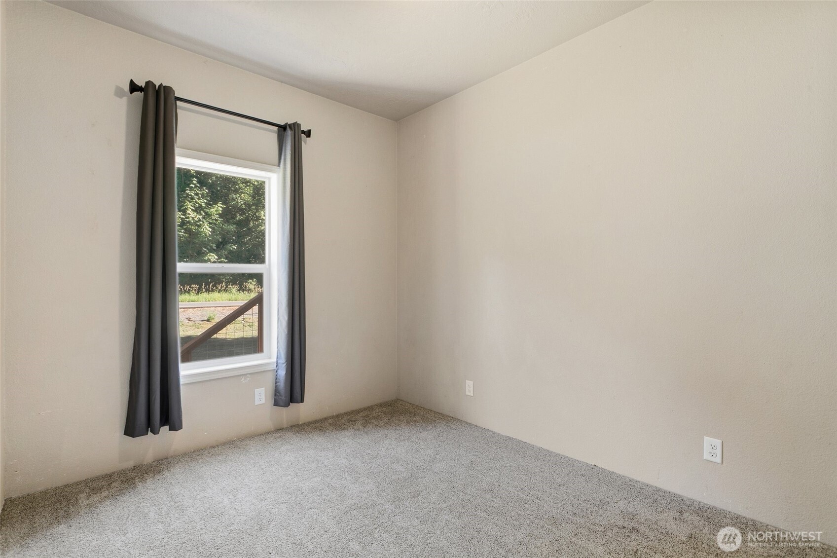 492 Coal Creek Road Chehalis, WA 98532 - Photo 19 of 38 a view of an empty room and window