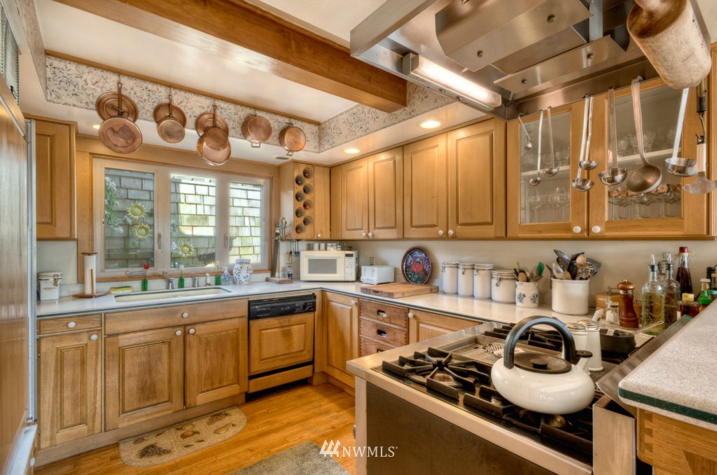3937 Southwest Portland Street Seattle, WA 98136 - Photo 4 of 14 Gallery Image 4
