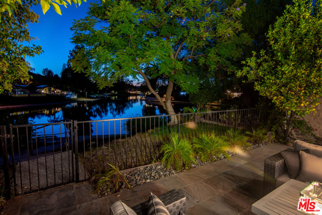 23140 Park Sorrento, Calabasas, CA 91302 Compass