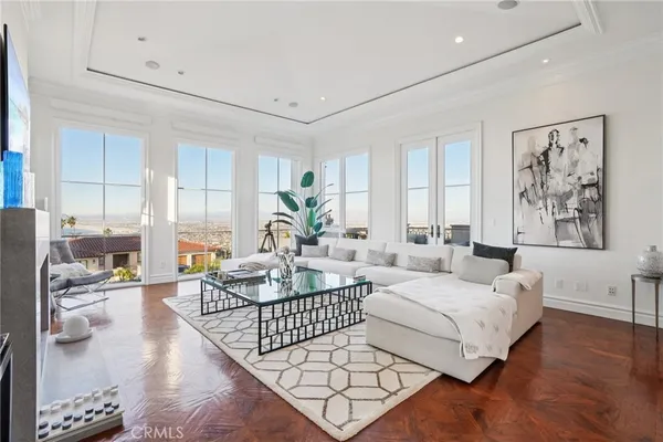 a view of a livingroom with furniture window and outside view