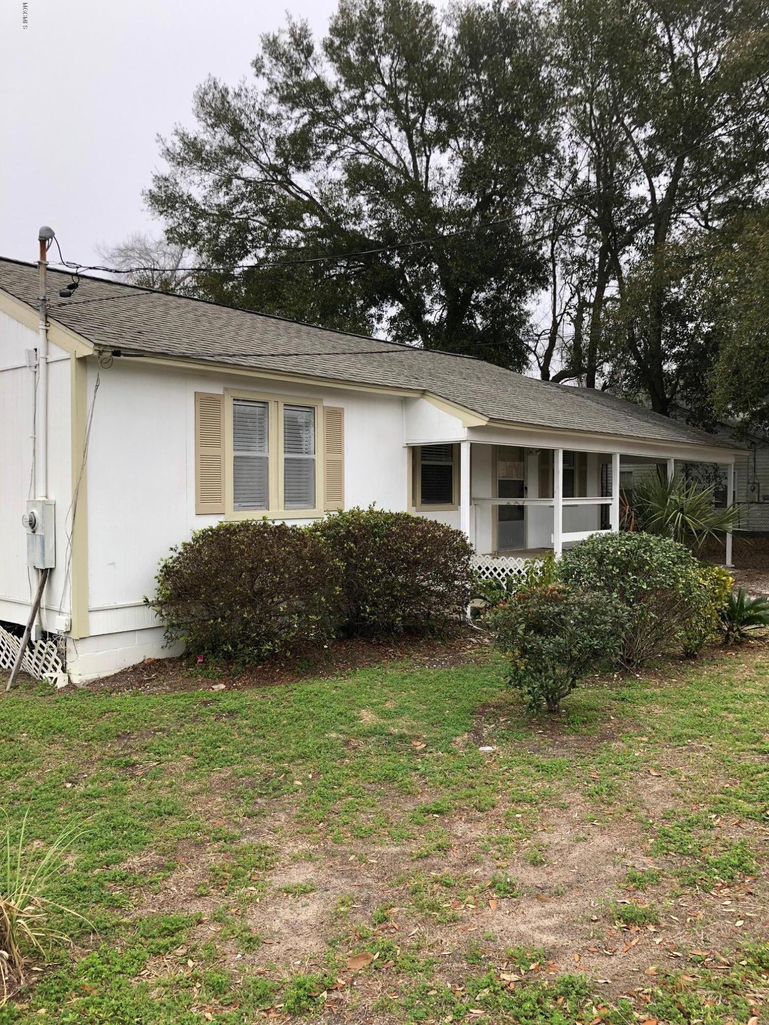 1934 Pass Road Biloxi, MS 39531 - Photo 3 of 15 IMG_4169