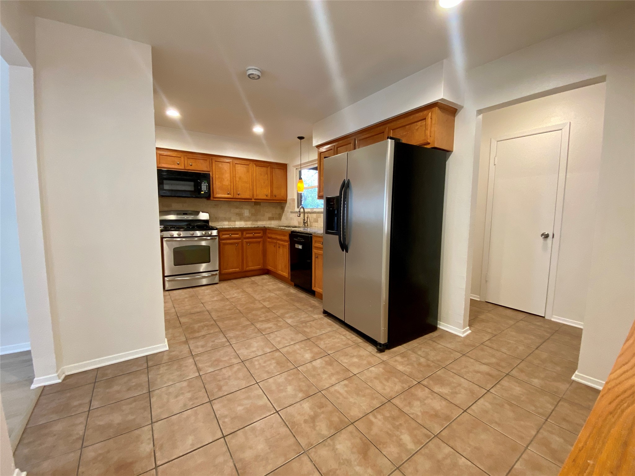 2 North Waxberry Road The Woodlands, TX 77381 - Photo 8 of 28