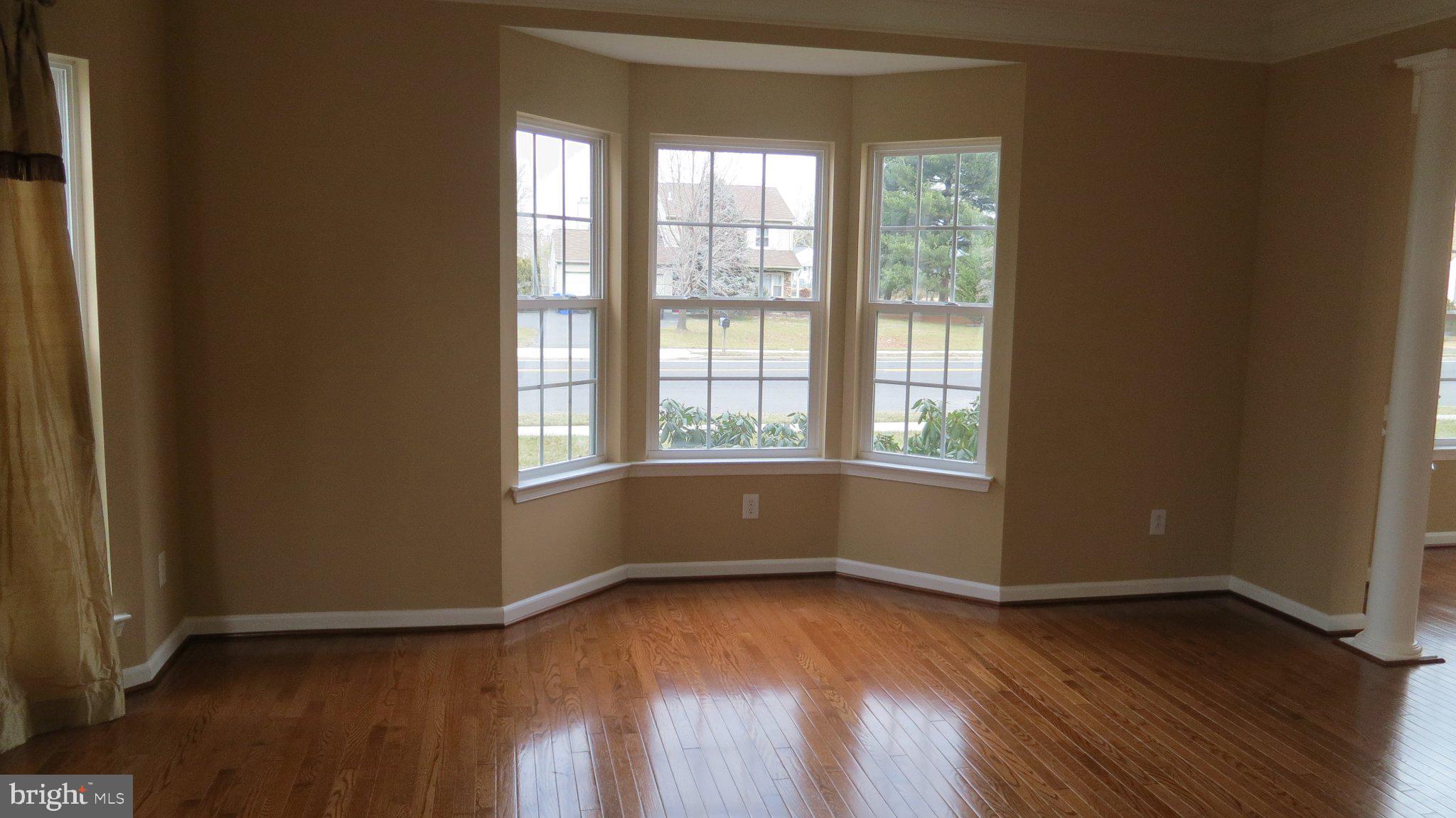 3 Lardner Road Burlington, NJ 08016 - Photo 4 of 28 Sunlit bay window with warm wood floors.